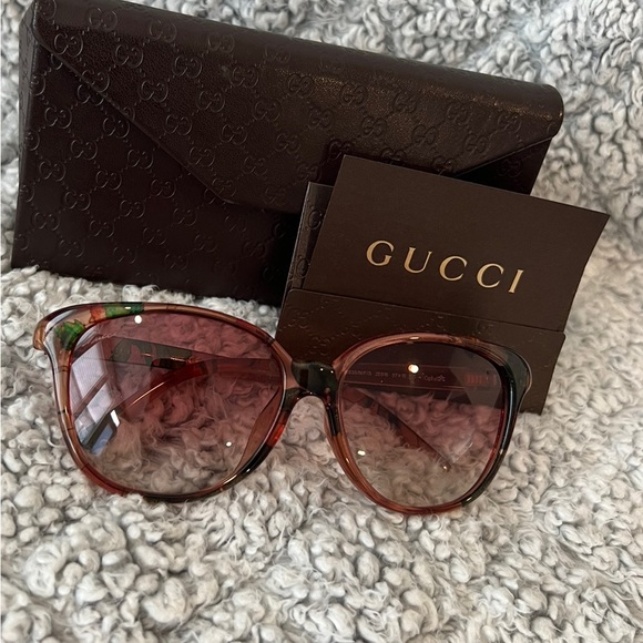Gucci Sunglasses - Picture 2 of 4